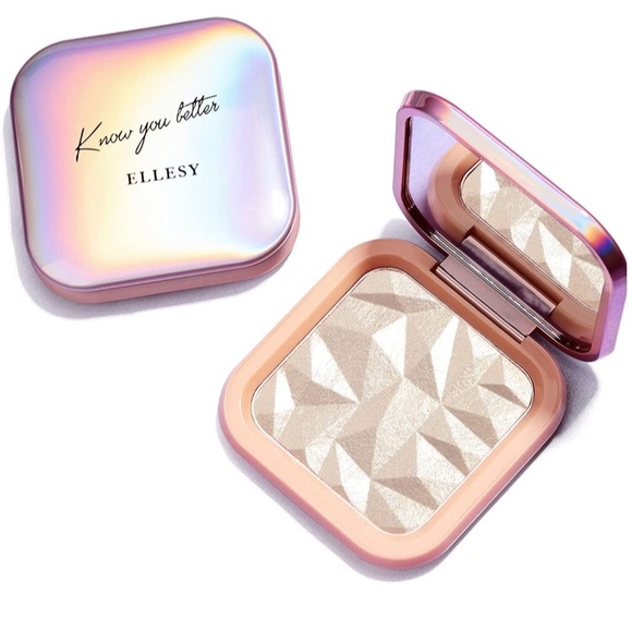 03 SUN LICKED Glow Highlighter Makeup Palette - Picture 3 of 5